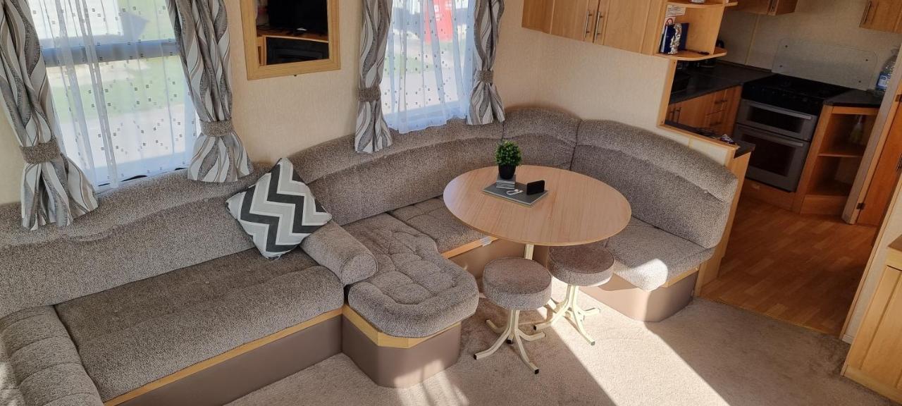 Lovely Caravan At Ingoldmells Just Behind Sealands Apartment Екстериор снимка